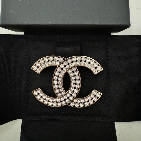 CHANEL 23S CLASSIC GOLD TONE LARGE BIG CC LOGO CRYSTALS CRYSTAL BROOCH PIN